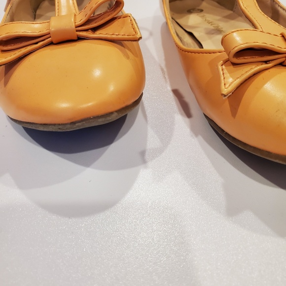Chase + Chloe Bow Flats in Peach Size 7.5 - Picture 2 of 6